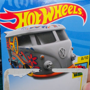 Hot Wheels Kool Kombi: 2018 #353 (Grey) Card Opened