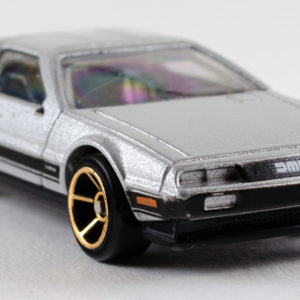 Hot Wheels '81 DeLorean DMC-12: 2011 #141 Front Right