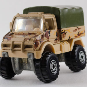 Hot Wheels Mercedes-Benz Unimog: 1993 239 WCT Front Left