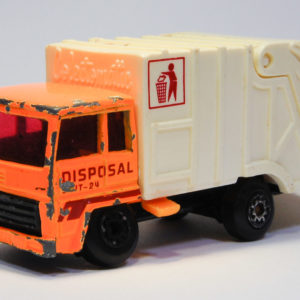 Matchbox Refuse Truck (1979) 1993 36 deco - Front Left