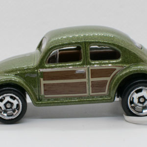 Hot Wheels VW Bug 2022 42 Compact Kings Green - Left