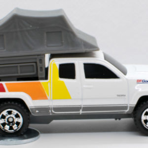 Matchbox '16 Toyota Tacoma 2022 MBX Off-Road - Right