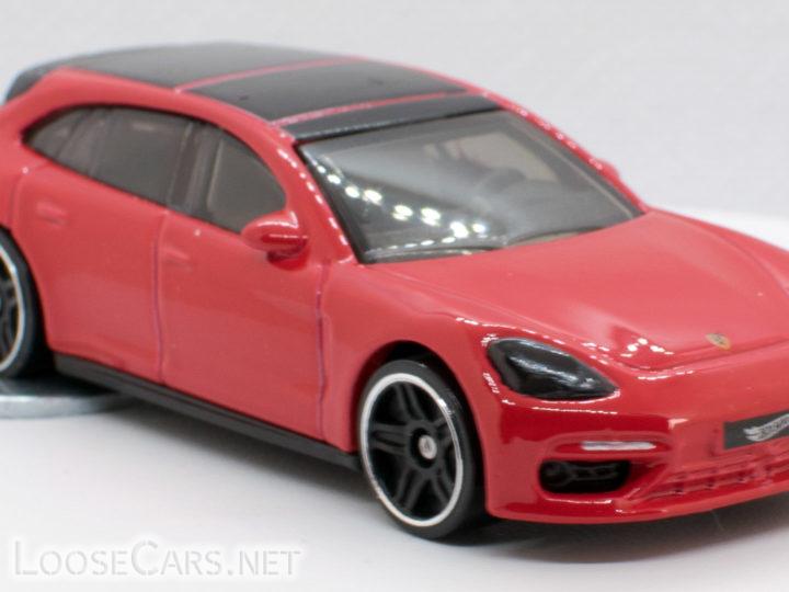 Hot Wheels Porsche Panamera Turbo S E-Hybrid Sport Turismo: 2023 #38 HW Green Speed (Red)