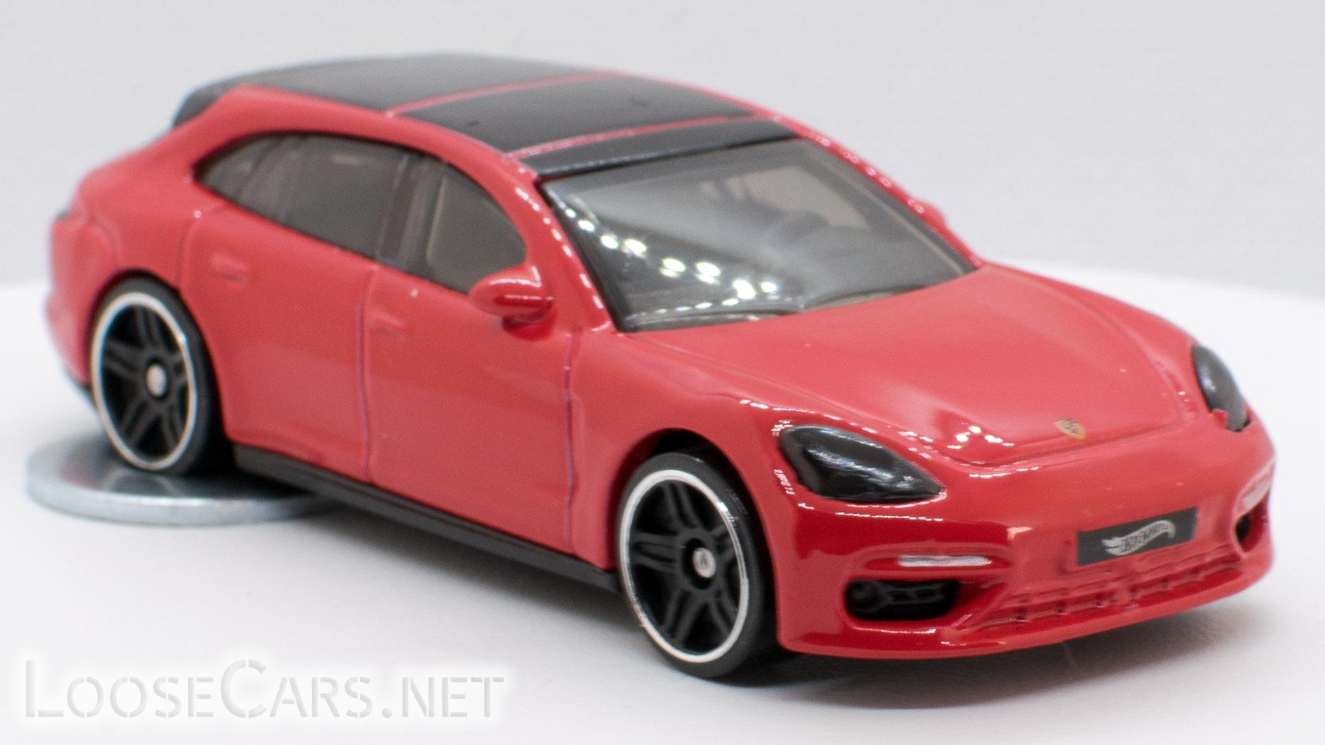 Hot Wheels Porsche Panamera Turbo S E-Hybrid Sport Turismo 2023 38 HW Green Speed Red - Front Right