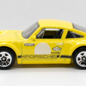 Hot Wheels '71 Porsche 911 2022 Racing Circuit HDG72 - Left